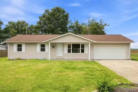 413 W Oak St, New Baden, IL 62265