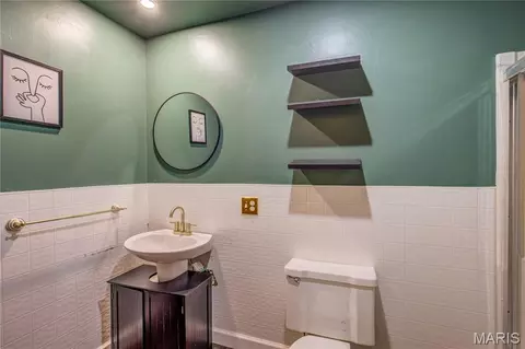 Bath - 111 Dacus Dr, Sikeston, MO 63801 photo 1 of 2