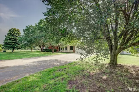 Exterior - 111 Dacus Dr, Sikeston, MO 63801 photo 2 of 5