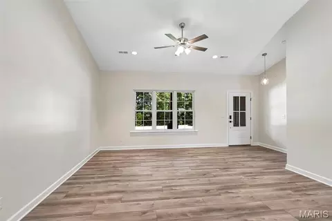 Living - 133 Stone Ledge Dr, Saint Clair, MO 63077 photo 3 of 5