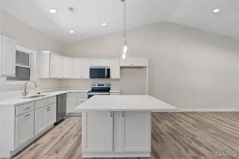 Kitchen - 133 Stone Ledge Dr, Saint Clair, MO 63077 photo 1 of 7