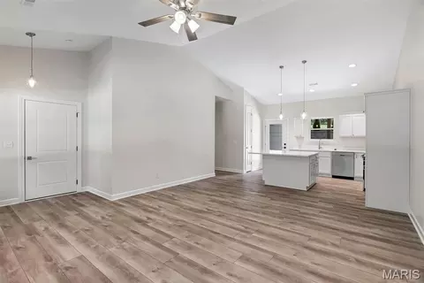 Living - 133 Stone Ledge Dr, Saint Clair, MO 63077 photo 2 of 5
