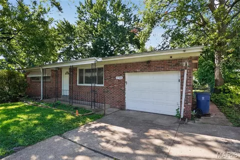 1738 Beecher Dr, Saint Louis, MO 63136