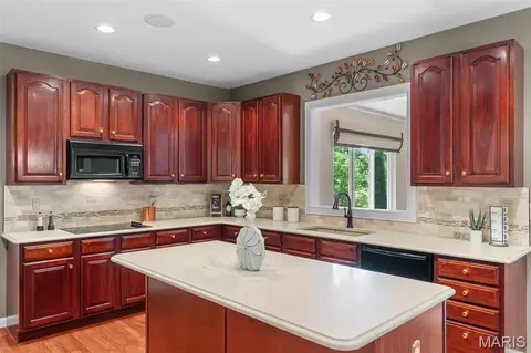 Kitchen - 991 Sheffield Forest Ct, Wildwood, MO 63021 photo 5 of 6