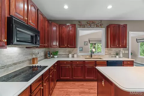 Kitchen - 991 Sheffield Forest Ct, Wildwood, MO 63021 photo 6 of 6