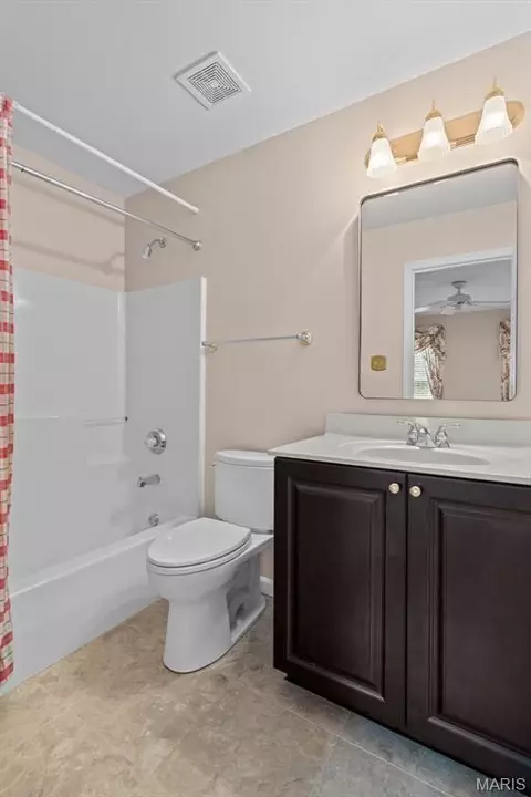 Bath - 991 Sheffield Forest Ct, Wildwood, MO 63021 photo 9 of 12