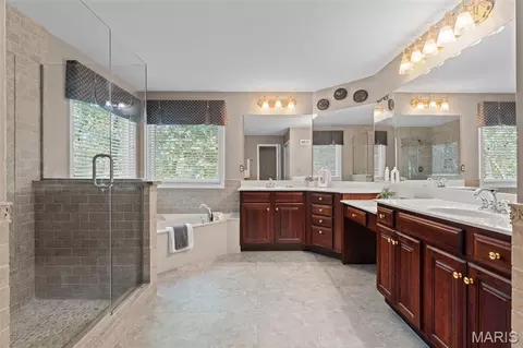 Bath - 991 Sheffield Forest Ct, Wildwood, MO 63021 photo 2 of 12