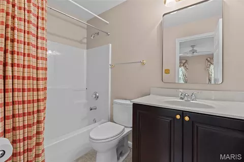 Bath - 991 Sheffield Forest Ct, Wildwood, MO 63021 photo 8 of 12