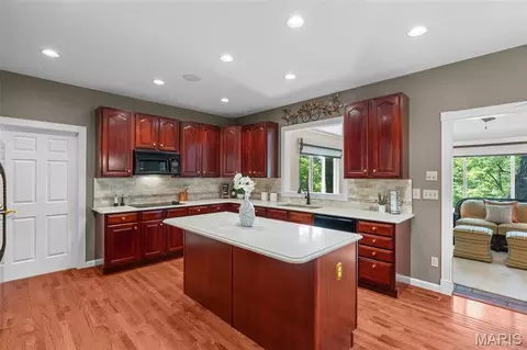 Kitchen - 991 Sheffield Forest Ct, Wildwood, MO 63021 photo 2 of 6