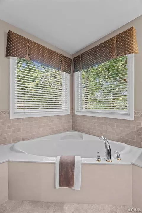 Bath - 991 Sheffield Forest Ct, Wildwood, MO 63021 photo 7 of 12