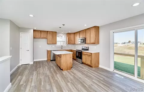 Kitchen - 131 Peruque Creek Mnr, Wright City, MO 63390 photo 4 of 12