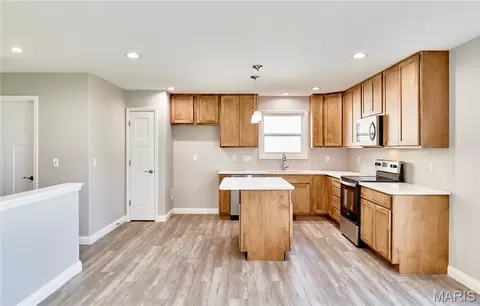 Kitchen - 131 Peruque Creek Mnr, Wright City, MO 63390 photo 2 of 12