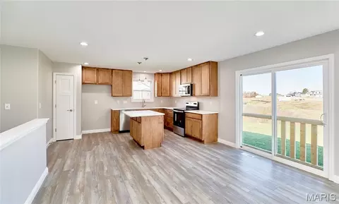 Kitchen - 131 Peruque Creek Mnr, Wright City, MO 63390 photo 3 of 12