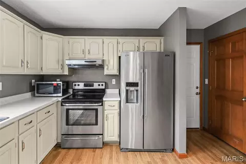 Kitchen - 1112 Danzig Dr, O'fallon, IL 62269 photo 3 of 5