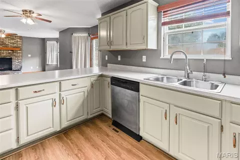 Kitchen - 1112 Danzig Dr, O'fallon, IL 62269 photo 5 of 5