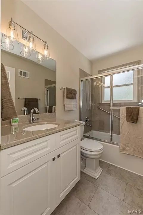 Bath - 1524 Pheasant Ridge Dr, Ellisville, MO 63011 photo 2 of 3