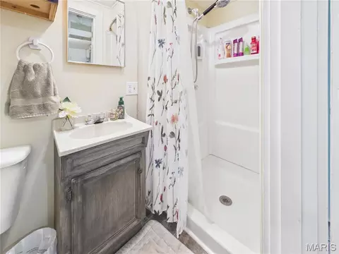 Bath - 329 W Parker Ave, Chaffee, MO 63740 photo 2 of 3
