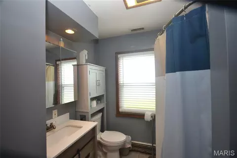 Bath - 5561 Blank Rd, Smithton, IL 62285 photo 1 of 2