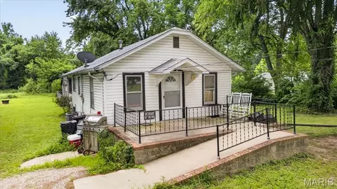 1036 Hollywood Heights Rd, Caseyville, IL 62232