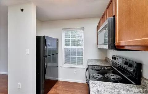 Kitchen - 7101 Spring Creek Ln, O'fallon, MO 63368 photo 5 of 7