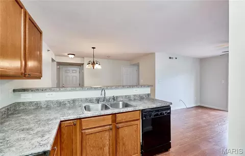 Kitchen - 7101 Spring Creek Ln, O'fallon, MO 63368 photo 6 of 7