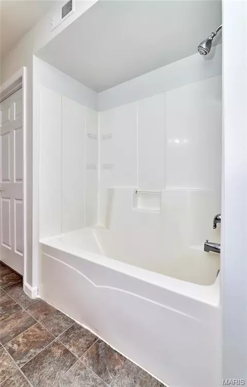 Bath - 7101 Spring Creek Ln, O'fallon, MO 63368 photo 4 of 5