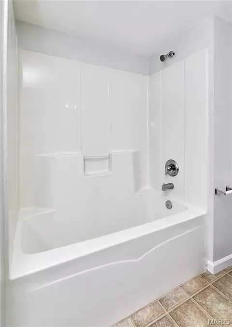 Bath - 7101 Spring Creek Ln, O'fallon, MO 63368 photo 2 of 5