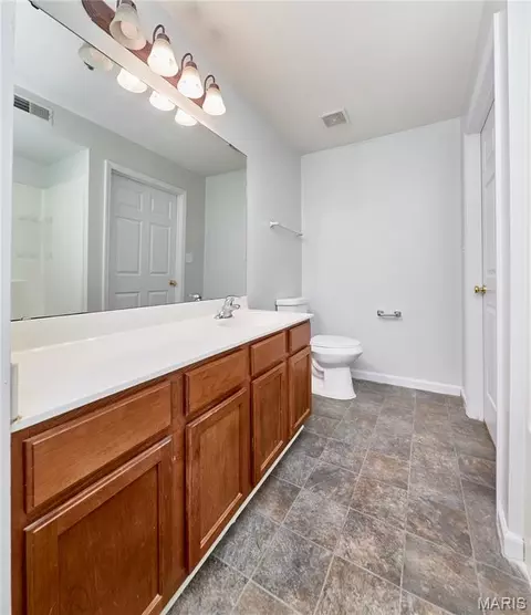 Bath - 7101 Spring Creek Ln, O'fallon, MO 63368 photo 3 of 5