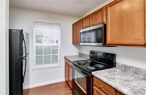 Kitchen - 7101 Spring Creek Ln, O'fallon, MO 63368 photo 4 of 7