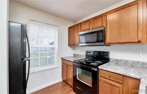 Kitchen - 7101 Spring Creek Ln, O'fallon, MO 63368 photo 3 of 7
