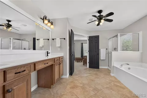 Bath - 1388 Red Oak Plantation Dr, Ballwin, MO 63021 photo 2 of 7