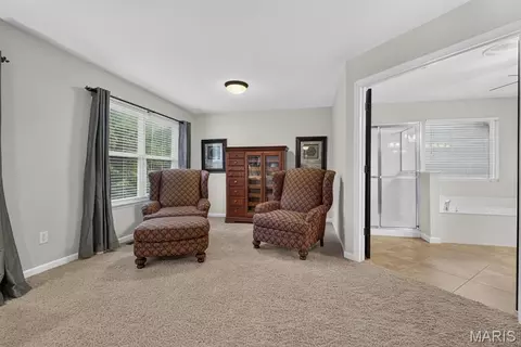 Entry Way - 1388 Red Oak Plantation Dr, Ballwin, MO 63021 photo 4 of 6