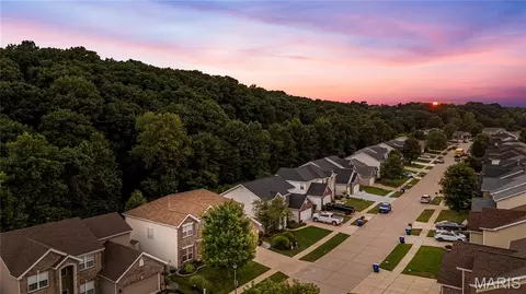 View/Area - 1388 Red Oak Plantation Dr, Ballwin, MO 63021 photo 1 of 7