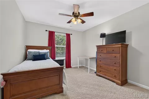 Bedroom - 1388 Red Oak Plantation Dr, Ballwin, MO 63021 photo 6 of 7