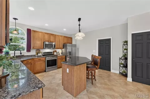 Kitchen - 1388 Red Oak Plantation Dr, Ballwin, MO 63021 photo 3 of 4