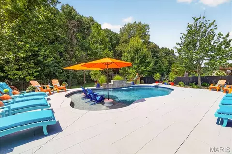 Exterior - 1388 Red Oak Plantation Dr, Ballwin, MO 63021 photo 13 of 44