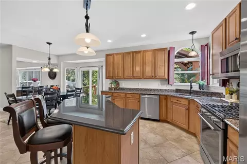 Kitchen - 1388 Red Oak Plantation Dr, Ballwin, MO 63021 photo 4 of 4
