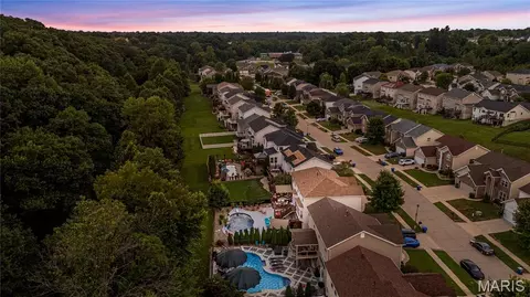 View/Area - 1388 Red Oak Plantation Dr, Ballwin, MO 63021 photo 2 of 7