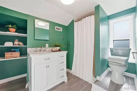 Bath - 7722 Devonshire Ave, Shrewsbury, MO 63119 photo 2 of 2