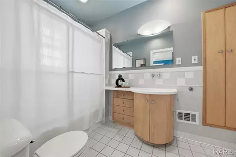 Bath - 7722 Devonshire Ave, Shrewsbury, MO 63119 photo 1 of 2