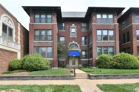 5567 Pershing Ave #3W, Saint Louis, MO 63112