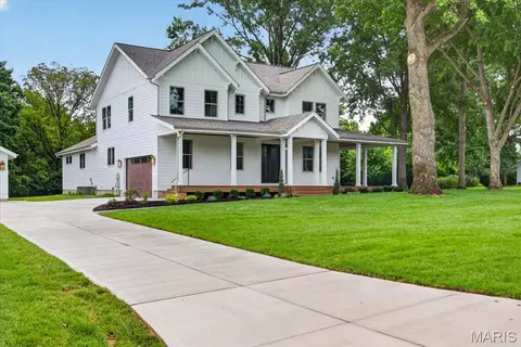 12 Beacon Hill Ln, Creve Coeur, MO 63141