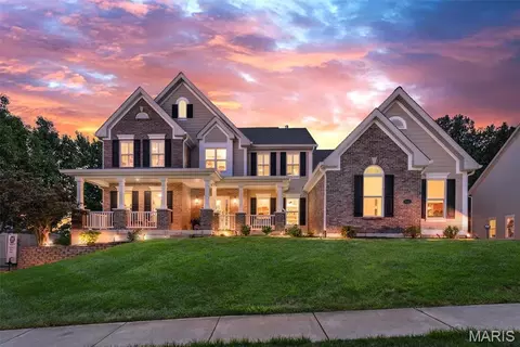 9217 Caddyshack Cir, Sunset Hills, MO 63127