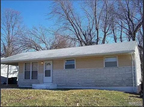 10514 Spring Garden Dr, Saint Louis, MO 63137