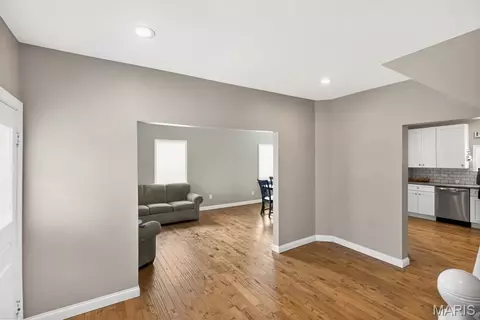 Entry Way - 519 S Walnut St, Gerald, MO 63037 photo 3 of 5