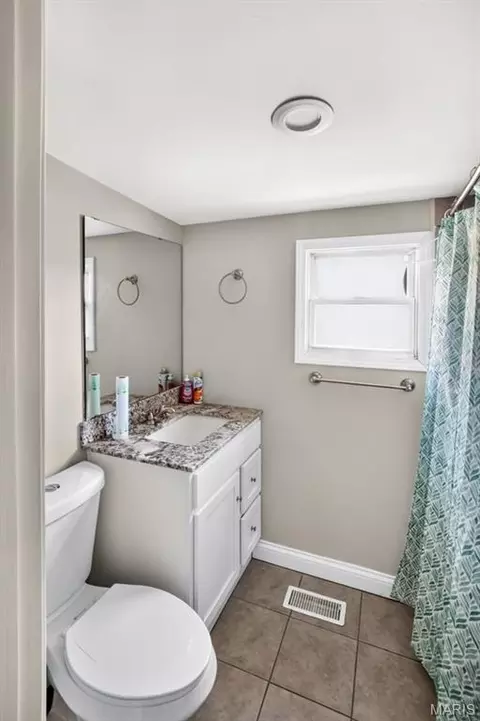 Bath - 519 S Walnut St, Gerald, MO 63037 photo 2 of 2