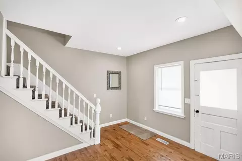 Entry Way - 519 S Walnut St, Gerald, MO 63037 photo 2 of 5