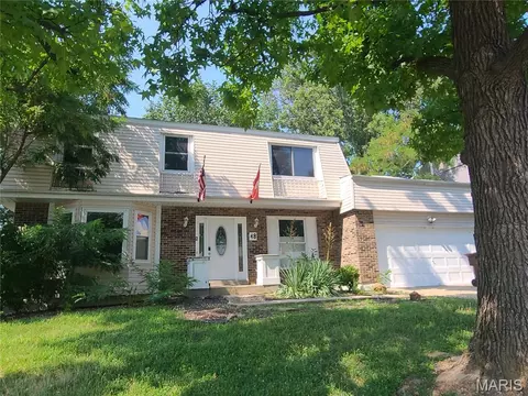 48 Oak Hill Ln, Saint Peters, MO 63376