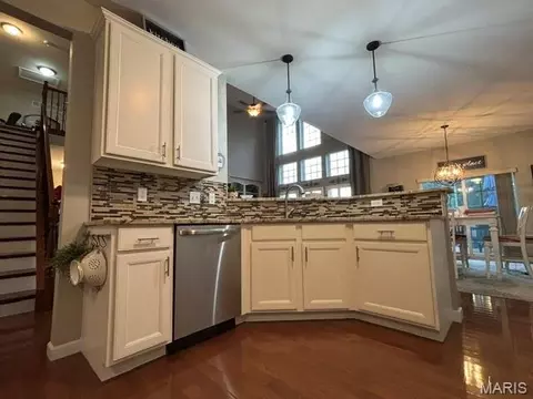 Kitchen - 117 Fox Haven Dr, O'fallon, MO 63368 photo 2 of 5