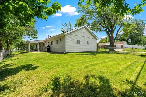 Exterior - 303 Saint Joseph Ave, O'fallon, MO 63366 photo 4 of 8